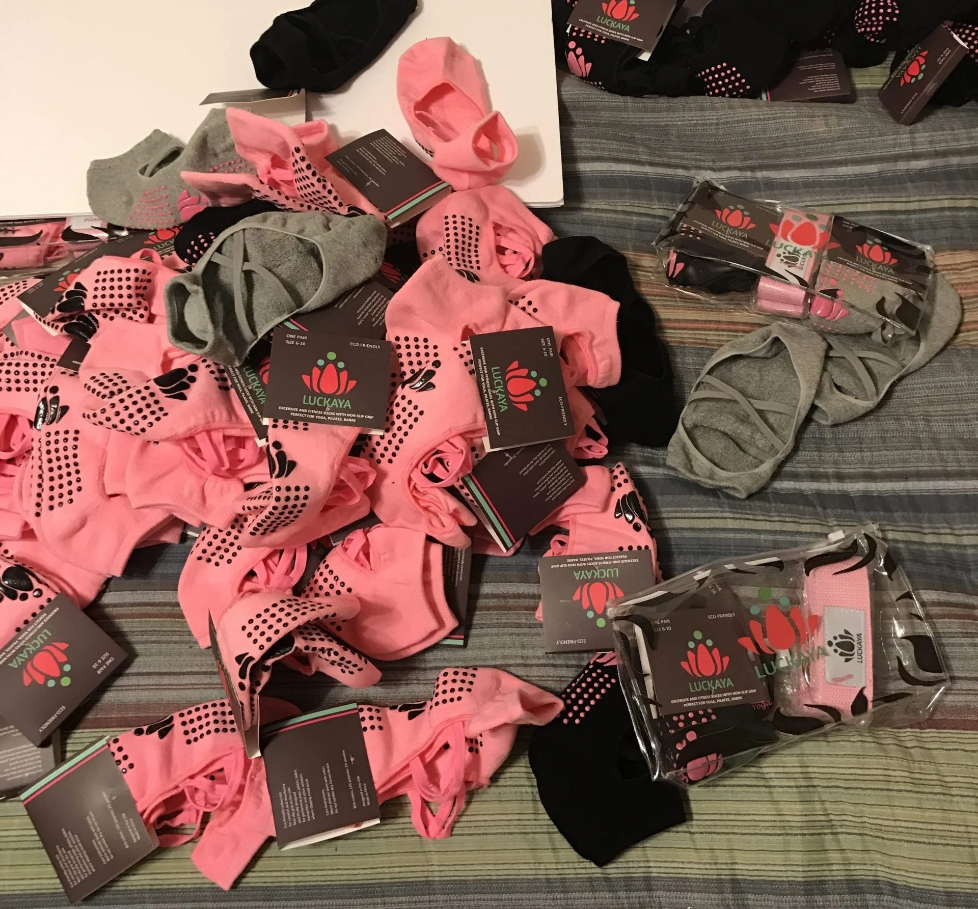 Non-slip socks of Aya's own design / Нескользящие носки собственного дизайна Айи